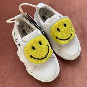 Zara Baby Smiley 😊 Face Velcro sneakers size 5